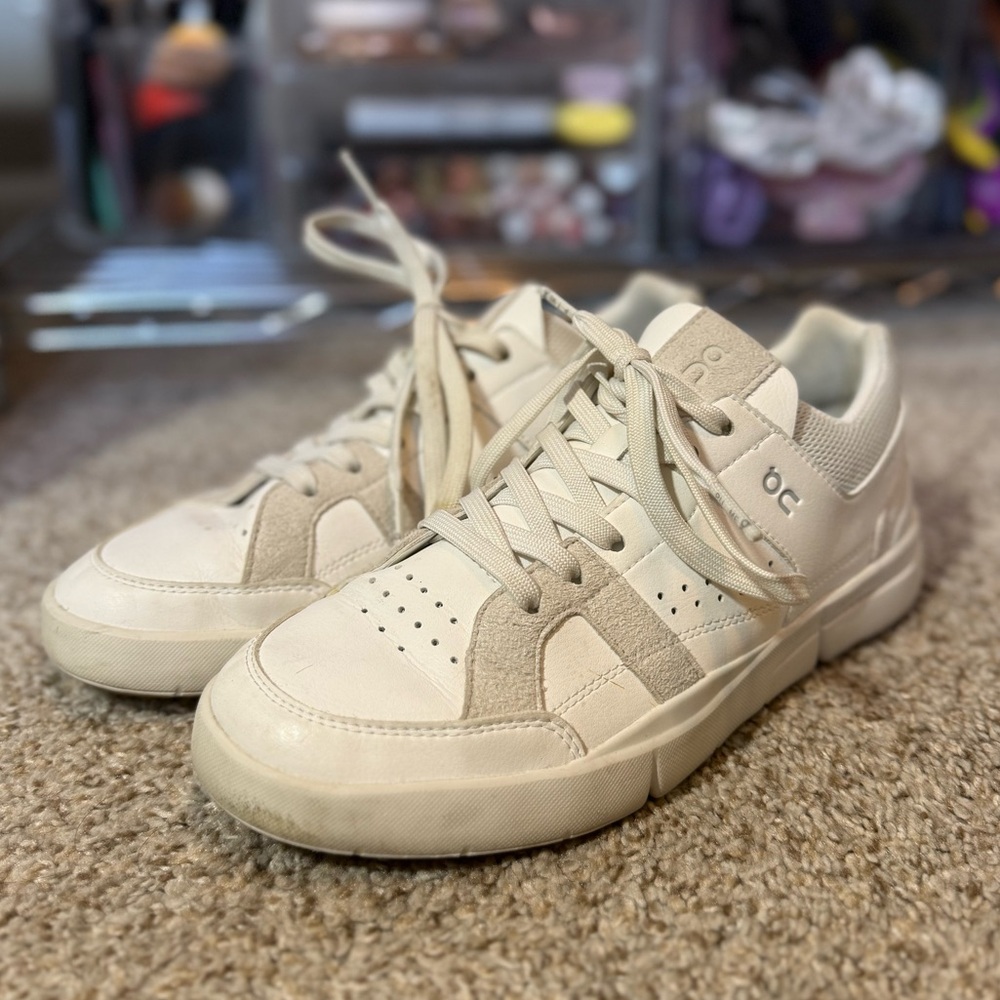 Women’s On Roger Clubhouse Sneakers